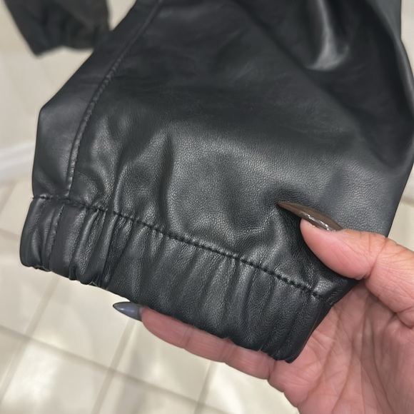 *like new* Gap Kids Girls Leather Jogger - Picture 4 of 7